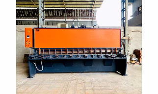 Hydraulic shearing machine