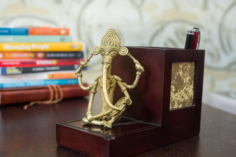 Ganpati Pen Stand Mango Wood-1