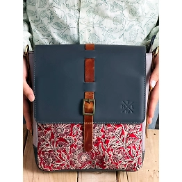 TLWH THE LEATHER WAREHOUSE Designer Crossbody Handbag with strap
