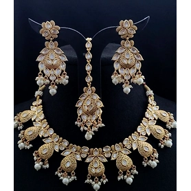 TRENDY KUNDAN NECKLACE