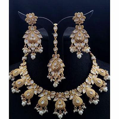 trendy kundan necklace