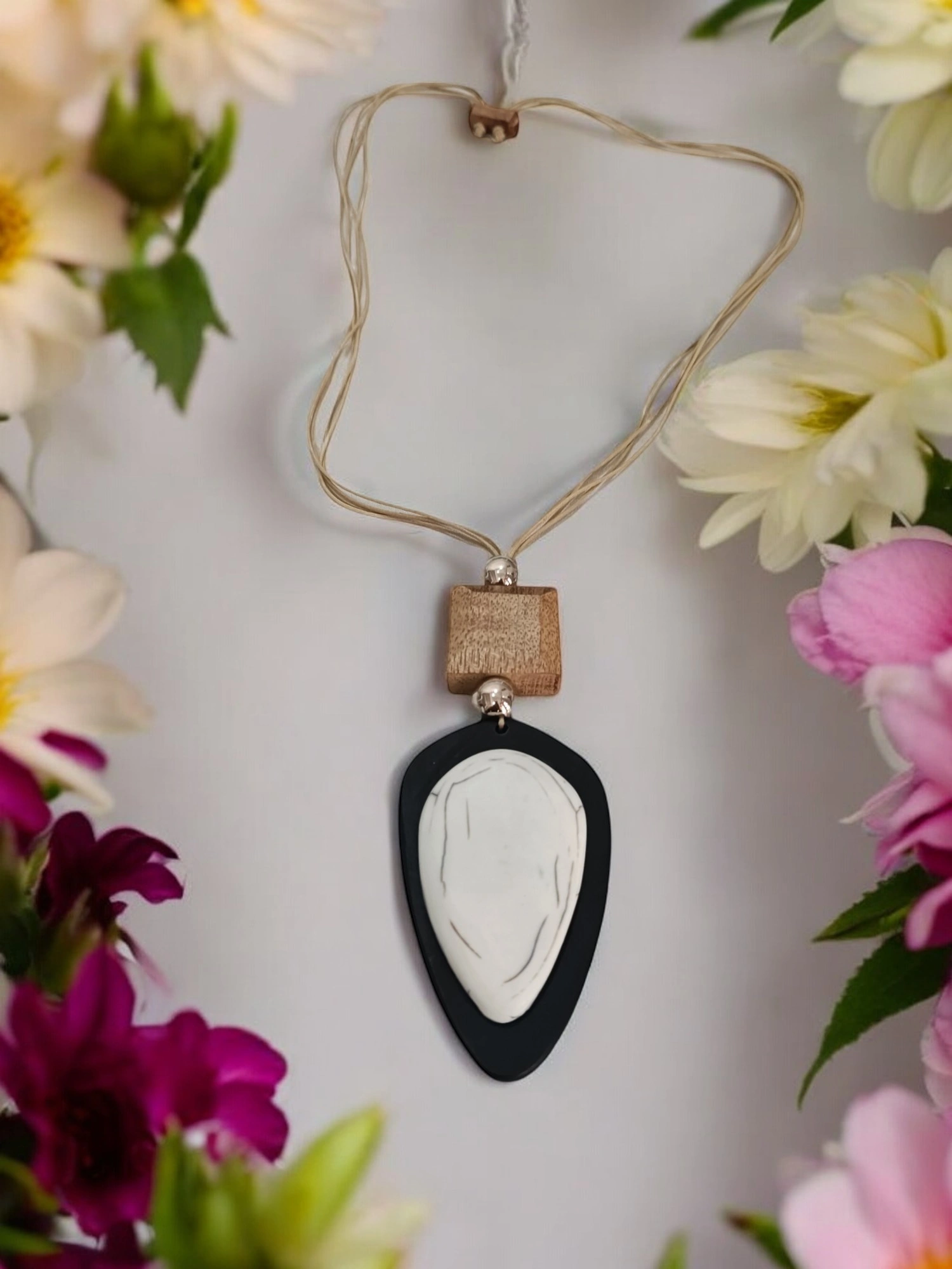 LONG RESIN WOODEN NECKLACES-2