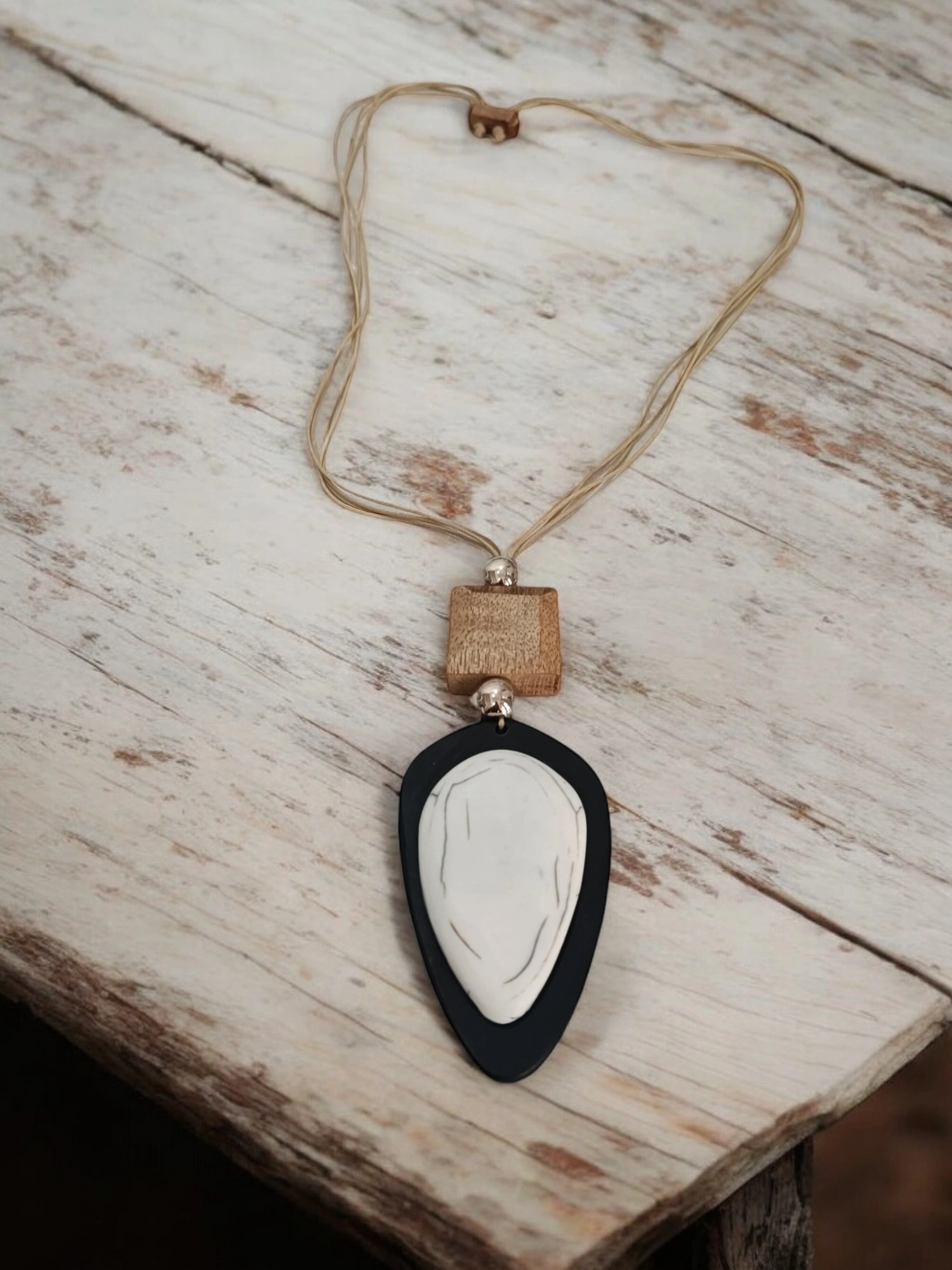 LONG RESIN WOODEN NECKLACES-1