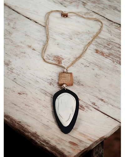 LONG RESIN WOODEN NECKLACES-1
