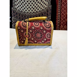 hut leather bag