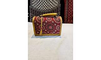 Hut leather bag